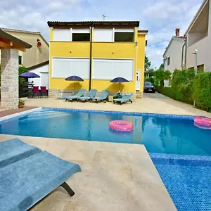  Pensjonat House Anna For Max 13 Persons In Porec, Pet Friendly